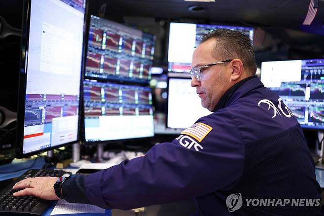 뉴욕증권거래소의 트레이더 [뉴욕 AFP=연합뉴스. 재판매 및 DB 금지]