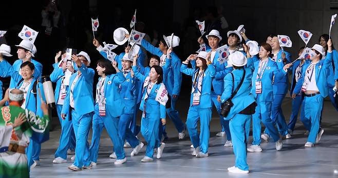 2025 도쿄 데플림픽 개회식에서 입장하는 한국 선수단 (서울=연합뉴스) 15일 일본 도쿄체육관에서 열린 2025 도쿄 데플림픽 개회식에서 대한민국 선수단이 입장하고 있다. [대한장애인체육회 제공. 재판매 및 DB금지]