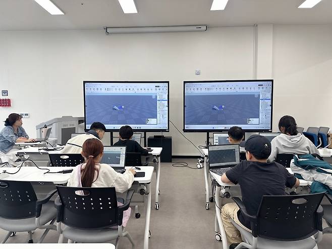 양주 학생들이 코딩을 배우고 있다. 사진=양주시청