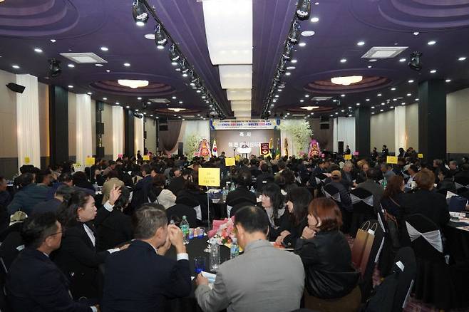 서산장학재단,  '2025 후반기 우리 지역을 빛낼 인재' 장학금 전달식 모습(사진=서산시 제공)