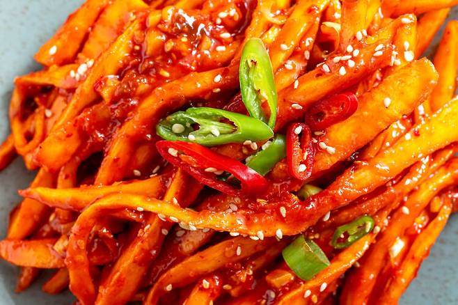 도라지는 기침을 멎게 하는 진해 작용과 가래를 없애는 거담 작용을 해 호흡기 질환 완화에 도움이 된다. 사진=클립아트코리아