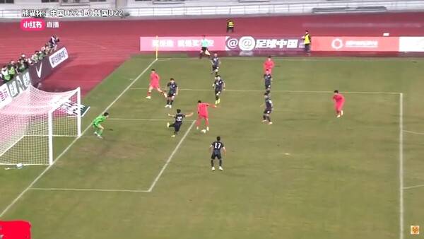 중국 선수의 감각적인 힐킥 득점 장면. ⓒ현지 중계화면 캡처