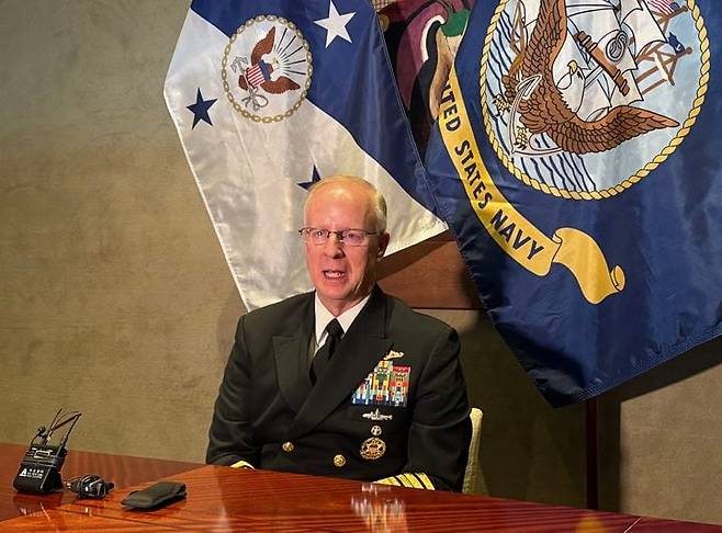 대릴 커들 미국 해군참모총장이 14일 서울 모처에서 국방부공동취재단과 인터뷰를 하고 있다. /미 해군