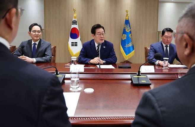 이재명 대통령이 16일 용산 대통령실에서 열린 한미 관세협상 후속 민관 합동회의에서 발언하고 있다.ⓒ연합뉴스
