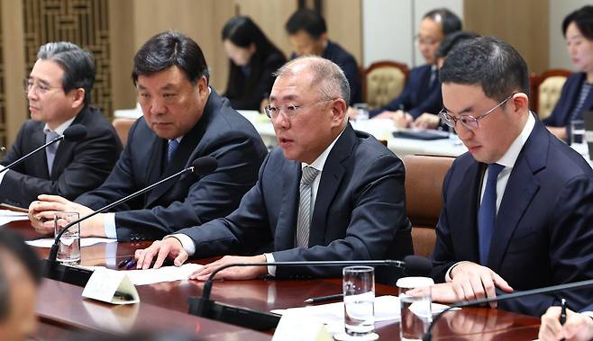 정의선 현대자동차 그룹 회장이 16일 서울 용산 대통령실 청사에서 열린 한미 관세협상 후속 민관 합동회의에서 발언하고 있다. (대통령실통신사진기자단) 2025.11.16. 뉴시스