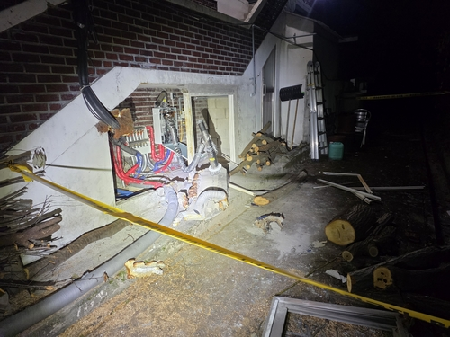 가스누출로 폭발한 보일러실 [전북도 소방본부 제공]