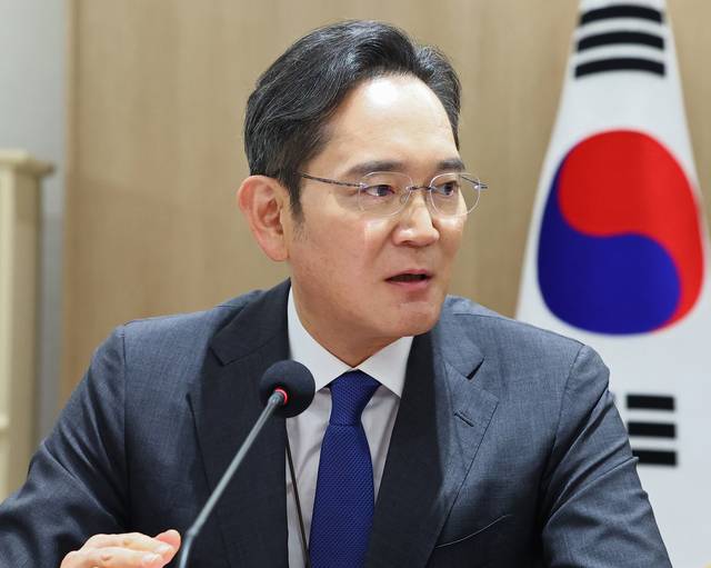 이재용 삼성전자 회장이 16일 용산 대통령실에서 열린 한미 관세협상 후속 민관 합동회의에서 발언하고 있다.  연합뉴스