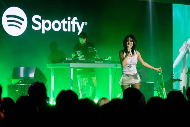 가수 비비는 14일 오후 서울 성동구 성수동에서 열린 '스포티파이 하우스 서울(Spotify House Seoul)' 2일 차 공연 전 본지와 인터뷰를 진행했다. 스포티파이 제공