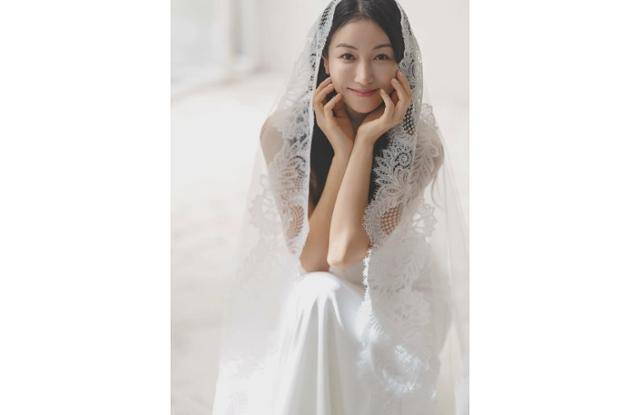 11월의 신부가 된 배우 김옥빈이 소회를 밝혔다. 김옥빈 SNS