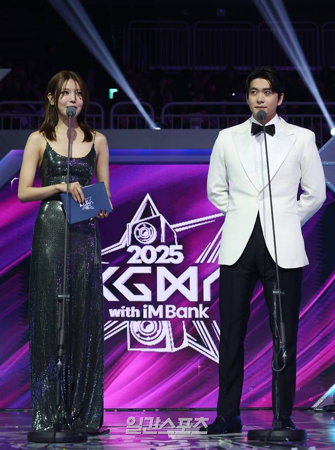 2025 코리아 그랜드 뮤직 어워즈 with iM뱅크’(2025 KGMA) 둘째날 뮤직데이가 15일 오후 인천 영종도 인스파이어 아레나에서 펼쳐졌다. 영종도(인천)=KGMA특별취재단/2025.11.15/