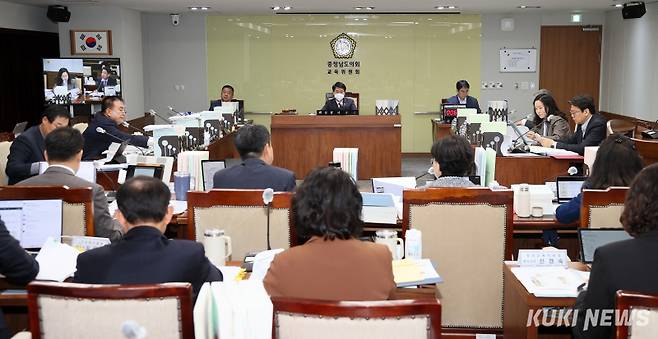 충남도의회 교육위원회는 지난 14일 당진·청양·예산·태안 4개 교육지원청을 대상으로 행정사무감사를 실시하고, 인성교육 및 학교폭력 대응 등 주요 교육 현안 전반을 점검했다.