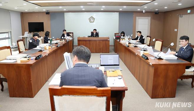 충남도의회 보건복지환경위원회는 지난 14일 산림자원연구소, 환경산림국에 대한 행정사무감사를 실시했다.&nbsp;