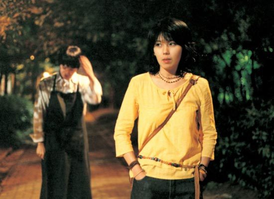 경희는 장난꾸러기로 나온다. 지환은 경희의 장난기를 이용한 고백을 계획한다. 그녀의 성격에 일관성이 있으리라고 본 것이다. [코리아픽쳐스]