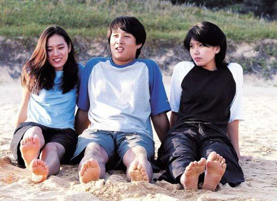 언제 어디서든 함께일 것만 같았던 세 사람의 동행은 순식간에 종료된다. [코리아픽쳐스]