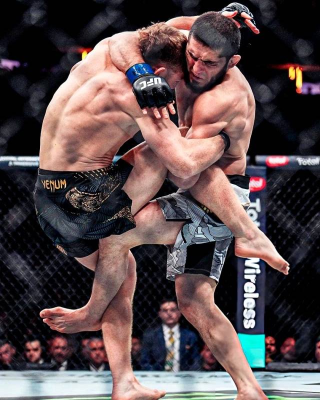 마카체프는 16일(한국시간) 미국 뉴욕주 뉴욕시 매디슨스퀘어가든에서 열린 잭 델라 마달레나와의 UFC 322 메인 이벤트 웰터급 타이틀전에서 5라운드 만장일치 판정 승리, 챔피언이 됐다. 사진=La Sueur SNS