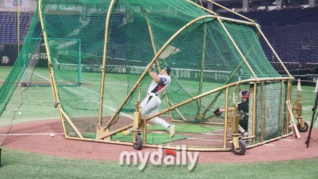 타격 연습 중인 안현민./도쿄(일본)=김경현 기자