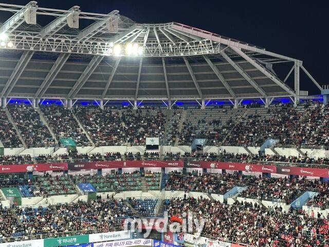 14일 볼리비아전이 열린 대전월드컵경기장. 경기장 곳곳에서 빈 좌석을 확인할 수 있다./대전월드컵경기장=노찬혁 기자