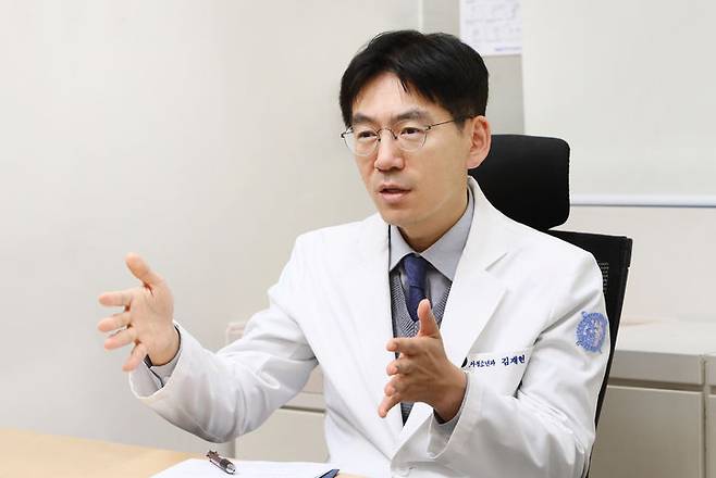 [서울=뉴시스] 김재현 분당서울대학교병원 소아청소년과 교수가 뉴시스와 인터뷰를 진행하고 있다.  2025.11.16. photo@newsis.com *재판매 및 DB 금지