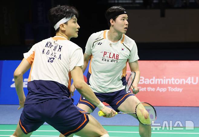 [수원=뉴시스] 황준선 기자 = 배드민턴 김원호-서승재, 2025 세계배드민턴연맹(BWF) 월드 투어 슈퍼 500 일본 마스터스 우승. 사진은 지난 9월 코리아오픈 우승 당시. 2025.09.28. hwang@newsis.com