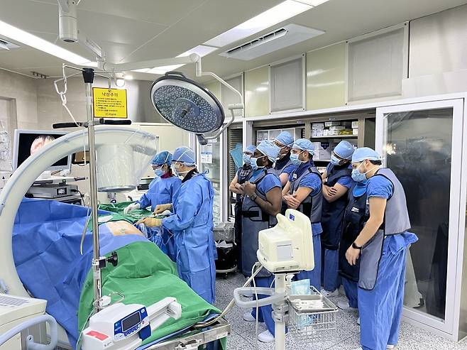 내시경 허리디스크 시술 참관