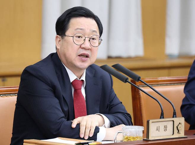 이장우 대전시장은 17일 주재한 주간업무회의에서 올해 남은 한 달 반 동안 공약사업과 핵심과제에 대한 결실을 주문했다.사진제공은 대전시