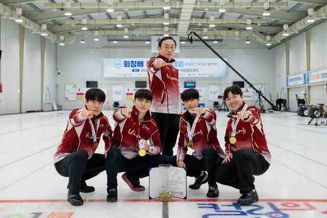 의성군청 남자 컬링팀. 의성군 제공.