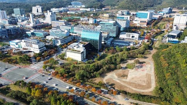 대구경북첨단의료산업진흥재단과 한국뇌연구원 등이 있는 대구혁신도시 전경. 대구일보 DB