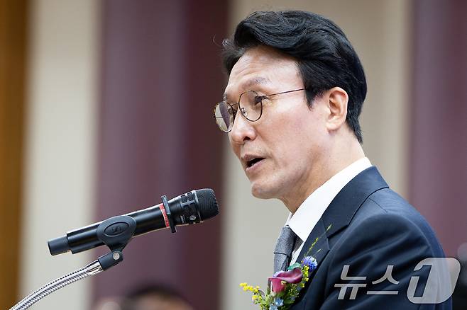 김민석 국무총리가 지난 16일 서울 여의도 국회 의원회관에서 열린 제45차 한일·일한의원연맹 합동총회 개회식에서 축사를 하고 있다. 2025.11.16/뉴스1 ⓒ News1 유승관 기자