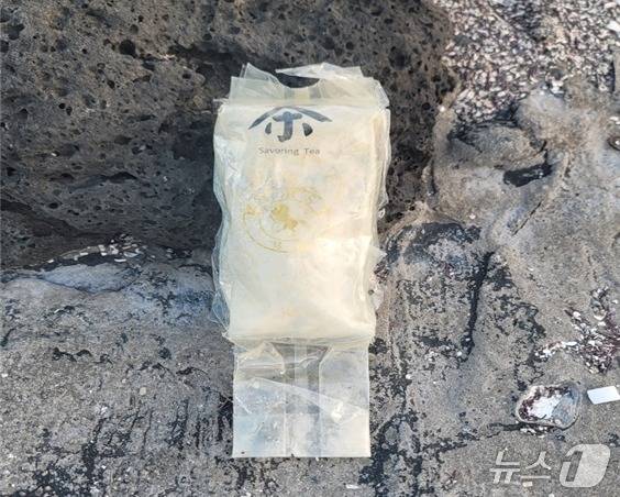 16일 제주해양경비단이 발견한 중국산 우롱차 위장 케타민.(제주경찰 제공. 재판매 및 DB 금지)/뉴스1