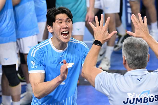 극적인 승리에 기뻐하는 대한항공 김규민. 사진제공=KOVO