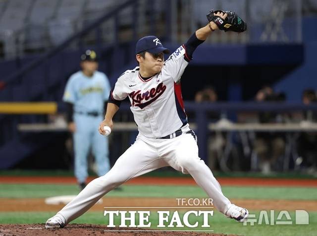 박영현은 마운드에서 피로감을 보였다. 속구 스피드가 7km 이상 떨어졌지만 정확한 제구로 일본 타자들을 요리해 눈길을 끌었다. /뉴시스