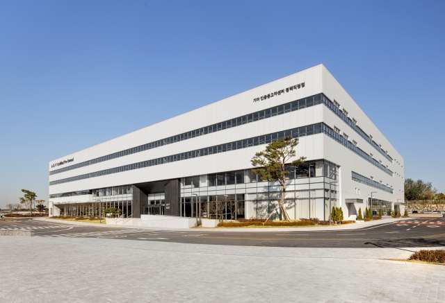 기아는 최근 경기 평택에 '인증중고차 센터 평택 직영점' 및 'PBV 익스피리언스 센터'를 개소했다. /기아