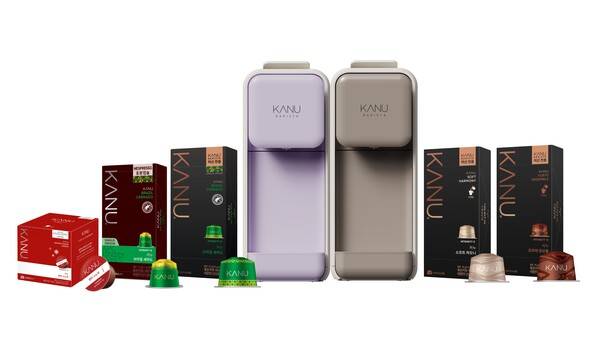 동서식품은 캡슐커피 브랜드인 '카누 바리스타'의 캡슐과 머신 신제품을 새로 출시했다. 초소형 사이즈로 가정 인터리어에 조화롭게 어울리도록 만든 점이 특징이다. /동서식품