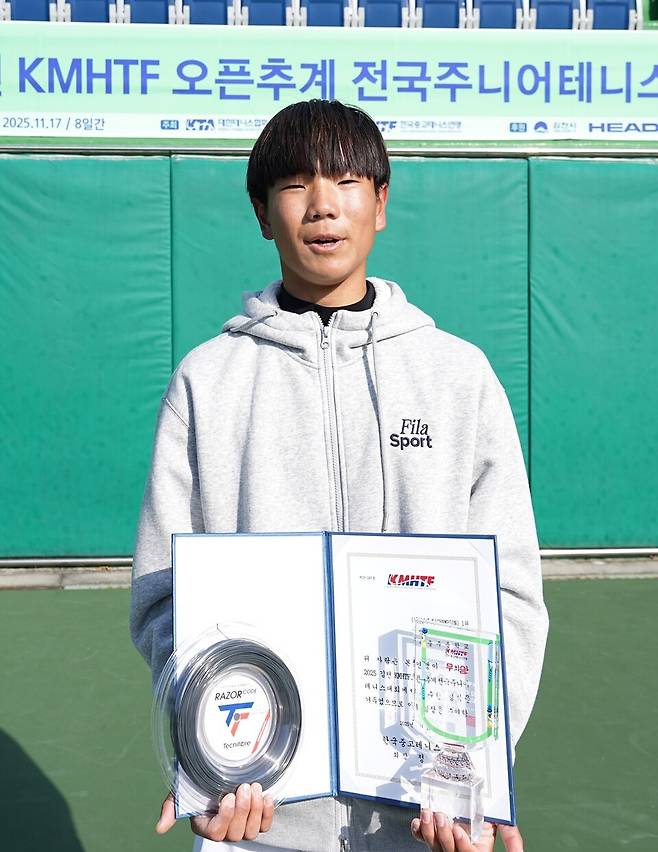남자단식 14세부 우승 최민건.