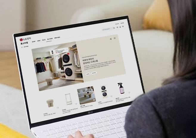 LG전자가 17일 온라인브랜드샵에 가전과 어울리는 리빙 제품과 인테리어를 제안하는 ‘홈스타일(Home Style)’ 서비스를 오픈했다. LG전자.