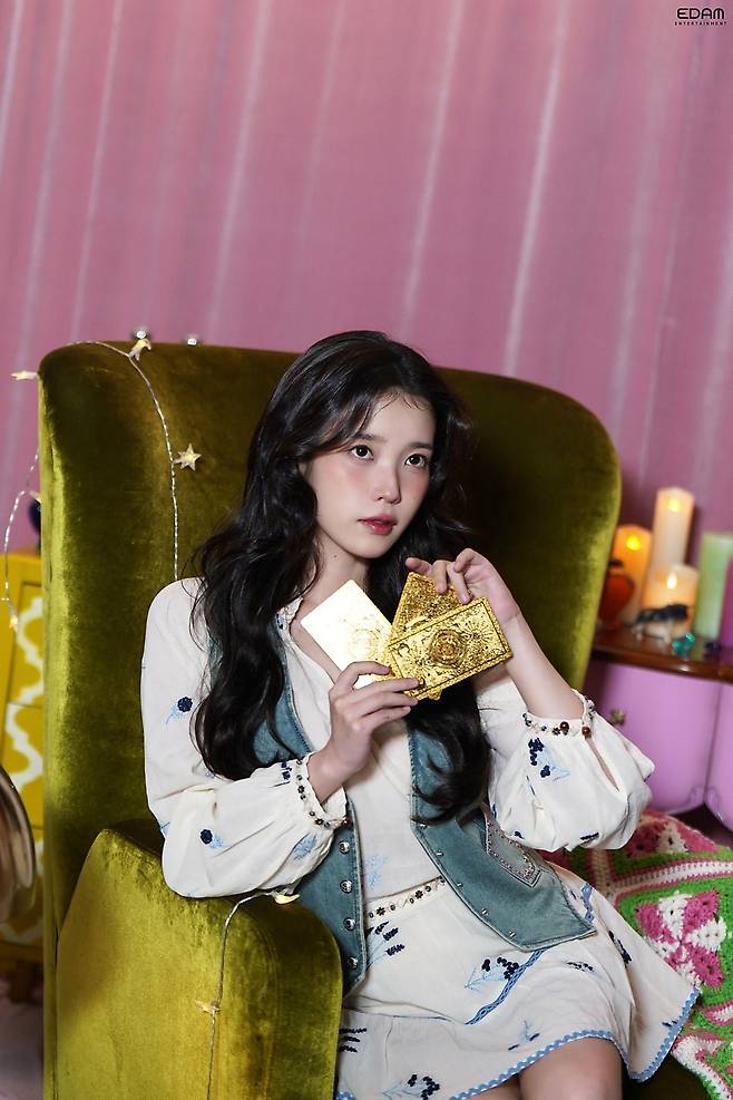 시그 찍은 아이유 근황