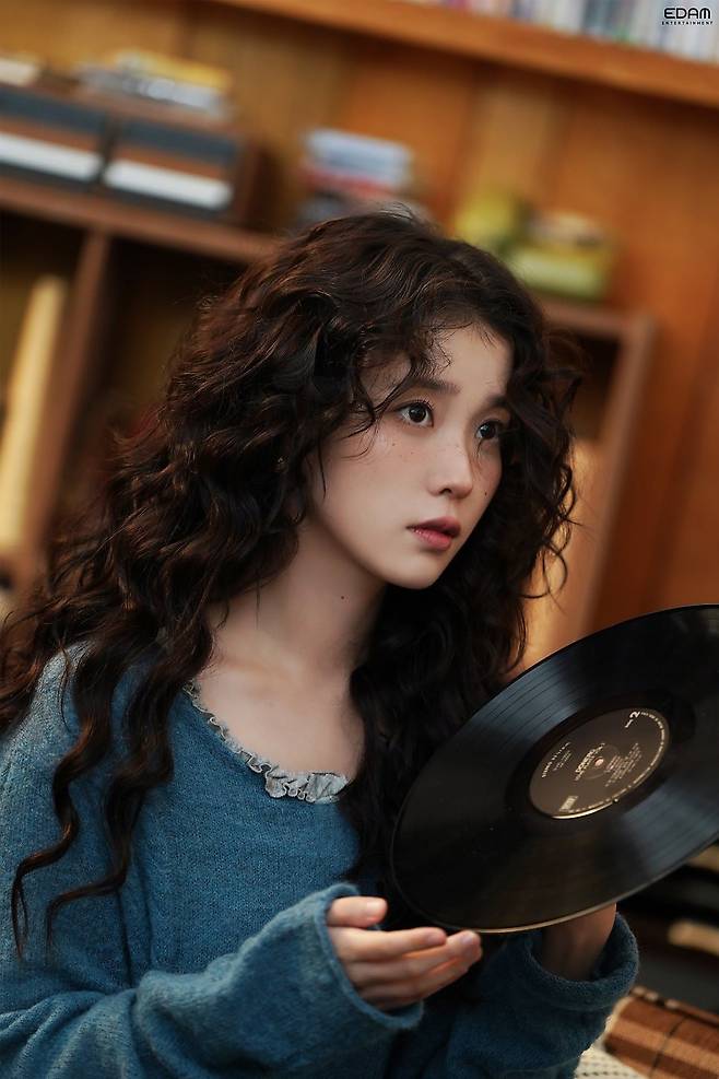 시그 찍은 아이유 근황