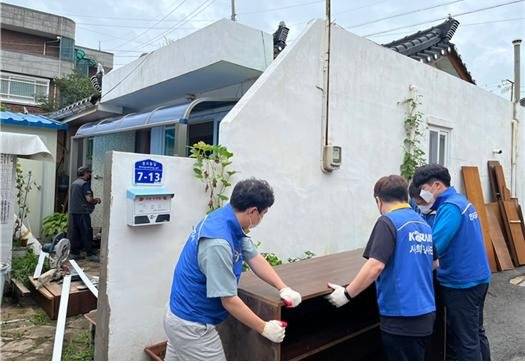 코레일 직원들이 재능기부로 참여하는 내일하우스 활동 코레일 제공