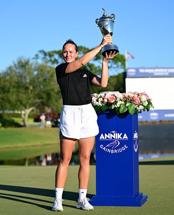 2025년 미국여자프로골프(LPGA) 투어 '안니카 드리븐 바이 게인브리지 앳 펠리컨' 우승을 차지한 린 그랜트(스웨덴)가 우승 트로피를 들고 기념 촬영하는 모습이다. 사진제공=LPGA, Getty (사진을 무단으로 사용하지 마십시오.)
