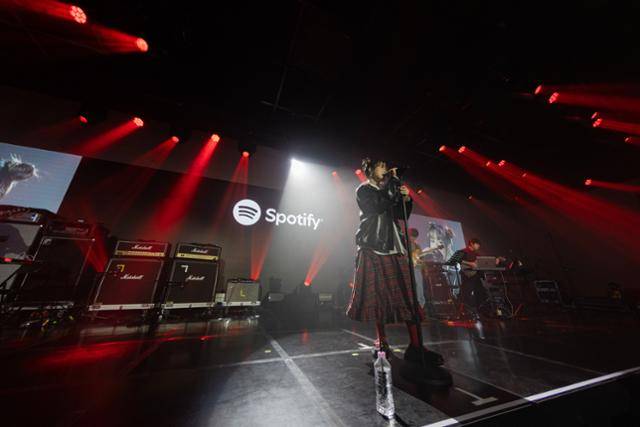 15일 오후 서울 성동구 성수동에서 열린 '스포티파이 하우스 서울(Spotify House Seoul)' 3일 차 공연 현장에서의 한로로. 스포티파이 제공