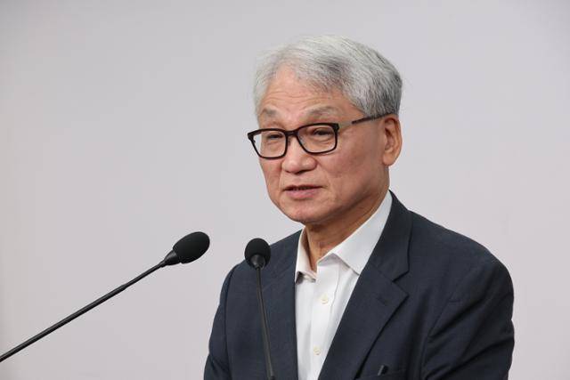 여상원 국민의힘 윤리위원장이 3일 서울 여의도 국민의힘 중앙당사에서 회의결과 관련 브리핑을 하고 있다. 연합뉴스