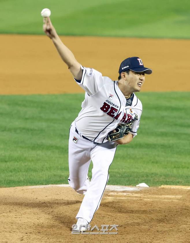 옵트아웃 조항을 발동해 '자유의 몸'이 된 오른손 투수 홍건희. IS 포토