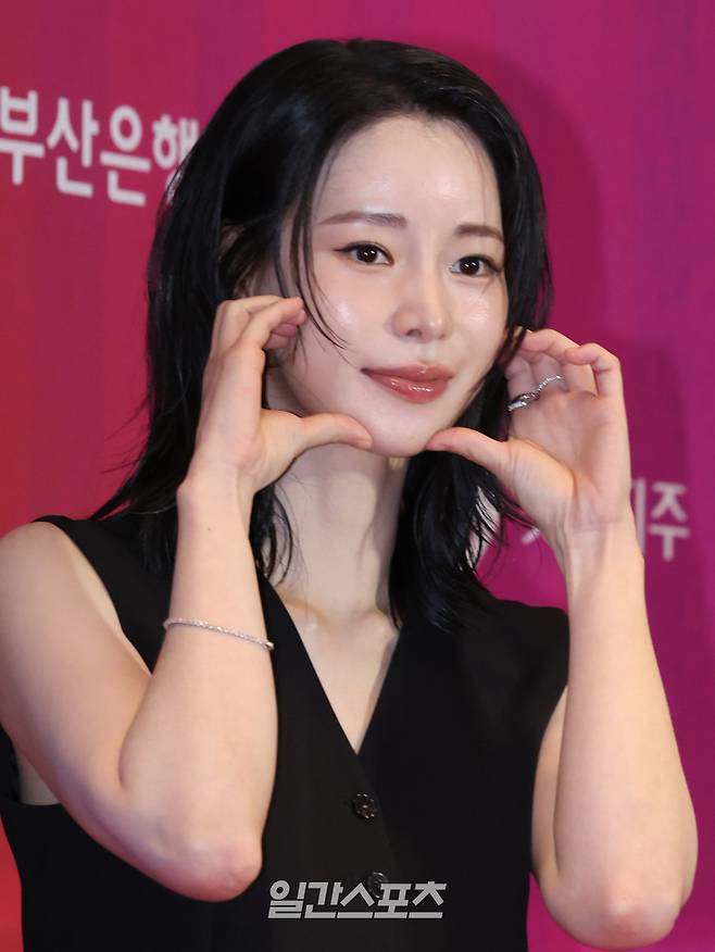 배우 임지연이 18일 시그니엘 부산에서 열린 제34회 부일영화상 레드카펫 행사에 참석해 포토타임을 갖고 있다. 부산=서병수 기자 qudtn@edaily.co.kr /2025.09.18/