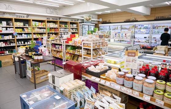 아이들에게 깨끗하고 건강한 유기농 먹거리를 제공하기 위해 만든 소비자 협동조합 두레 생협.