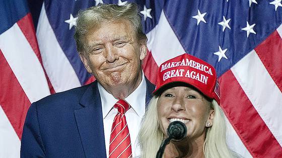 2024년 그린 의원이 MAGA 모자를 쓰고 있다. AFP=연합뉴스