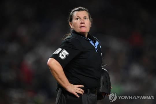 MLB 심판 젠 파월