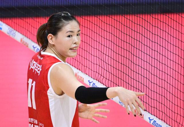 시마무라가 블로킹을 준비하고 있다 / 한국배구연맹(KOVO)