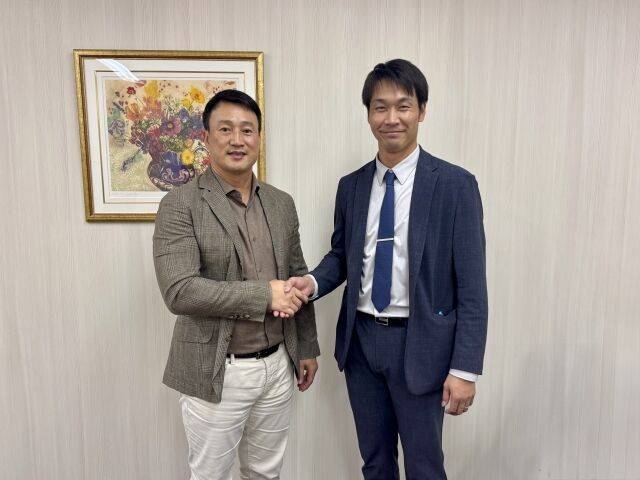 김재현 SSG 단장과 타케다 쇼타./SSG 랜더스