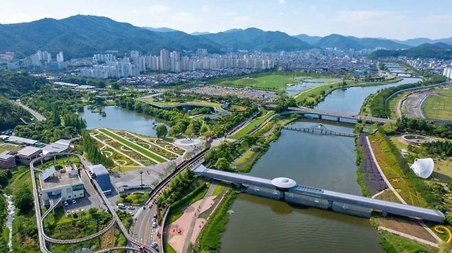 생태정원도시인 순천시 동천 일대.