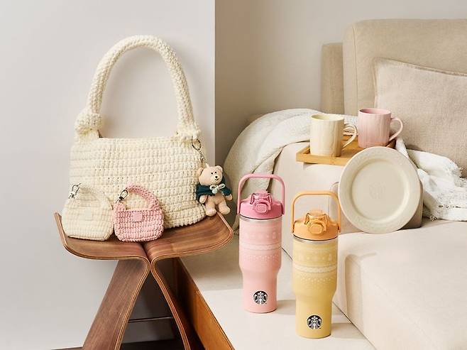 [서울=뉴시스] 스타벅스 버디 위크 기획 상품 중 '마이 코지 룸' 라인업.(사진=스타벅스 코리아 제공) *재판매 및 DB 금지